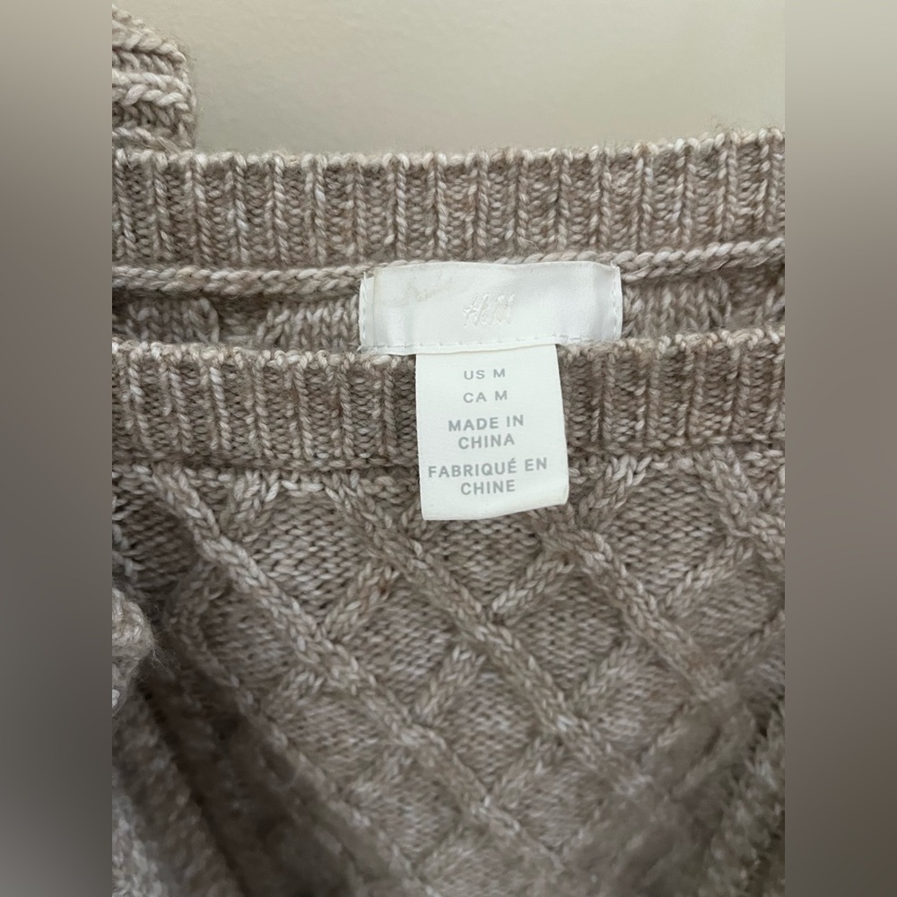 H&M sweater - Picture 2 of 3